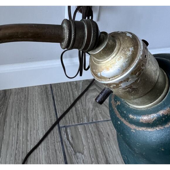 VINTAGE Curved Ark Crescent Arm Brass Lamp Green Metal Shade Banker Desk Lamp - Picture 8 of 11